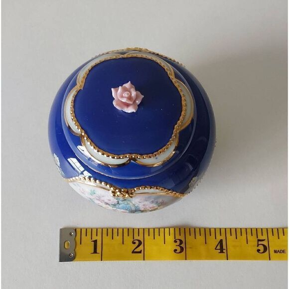 Lena Liu's Basket Bouquets 1999 Music Box Roses - Picture 7 of 8